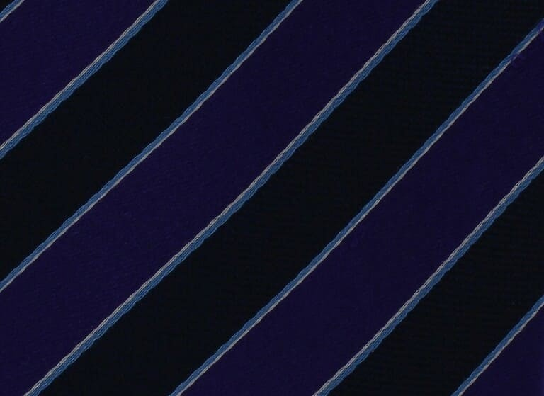 Corbata Rayas Púrpura y Negra
