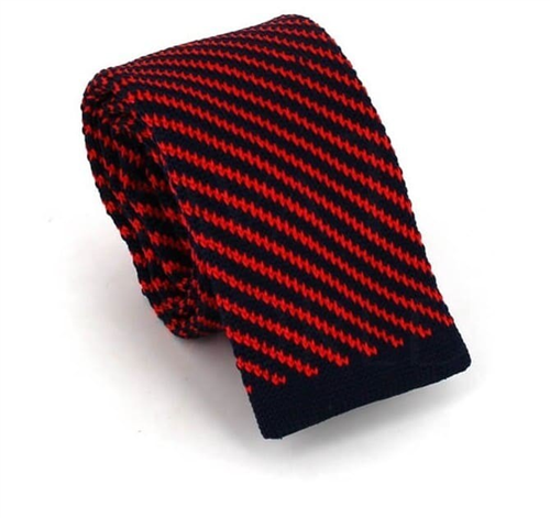 Cravatta a righe diagonali rosse e blu