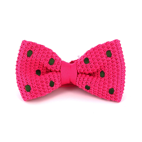 Papillon a pois rosa su sfondo verde scuro