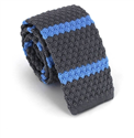 Cravatta a pois grigio con righe blu