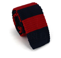 Cravatta a righe rosse e blu scuro