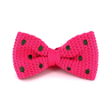 Papillon a pois rosa su sfondo verde scuro